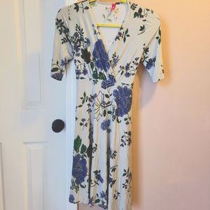 Hello Miz Gray Floral Lightweight Maternity Dress Medium